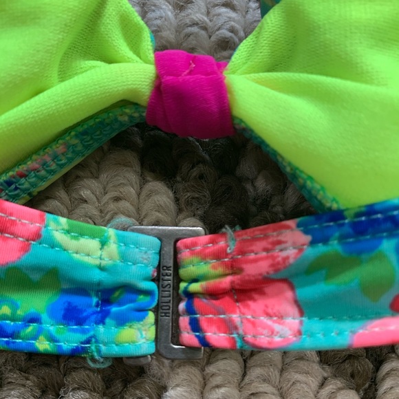 🌟Hollister Strapless Bikini Top - Picture 4 of 5